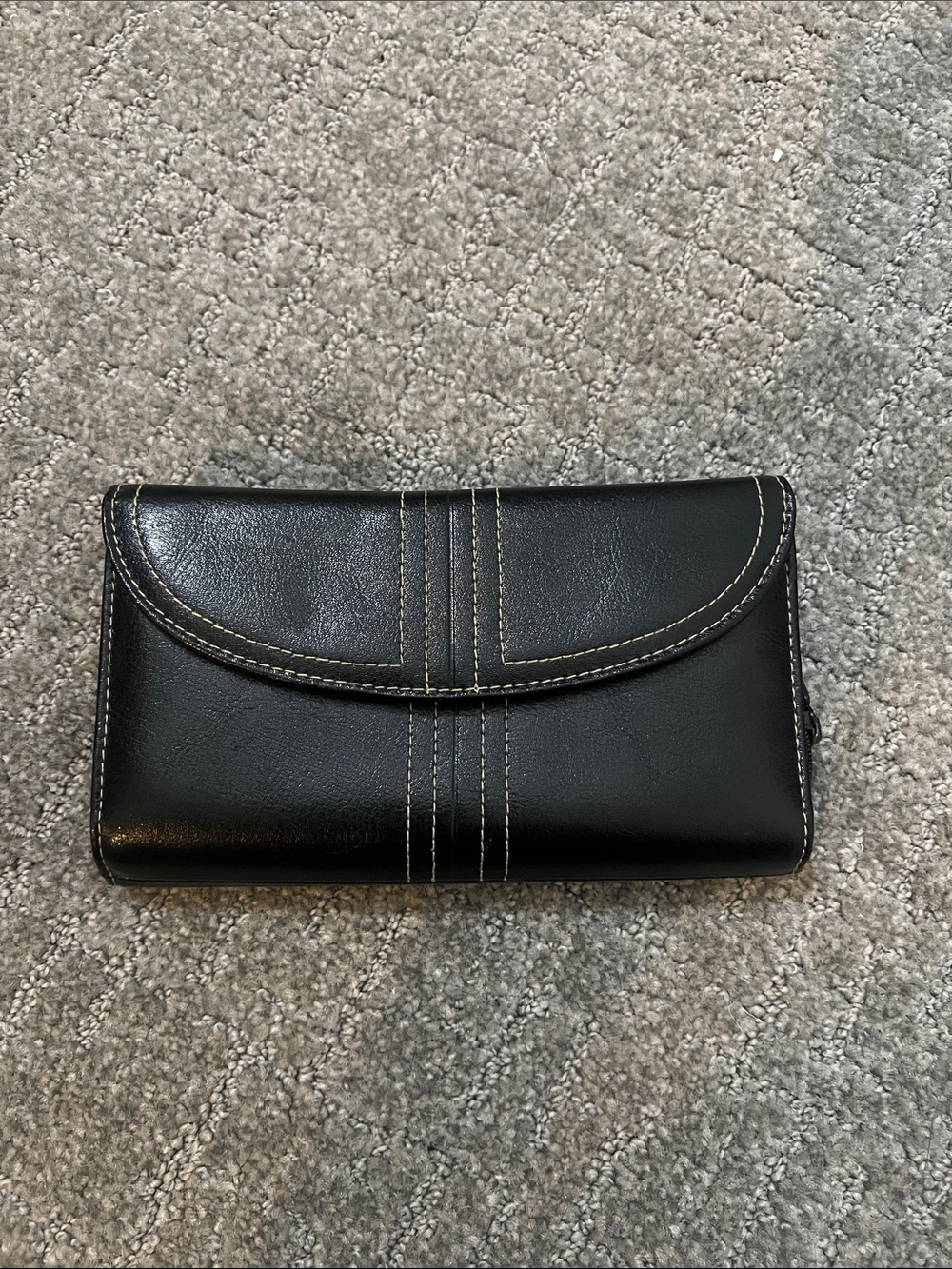 Buxton Black Leather Wallet with Contrast Stitching, sleek, y2k